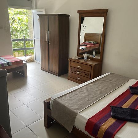 Royal Crown Residency Hotel Talawatugoda Exterior photo
