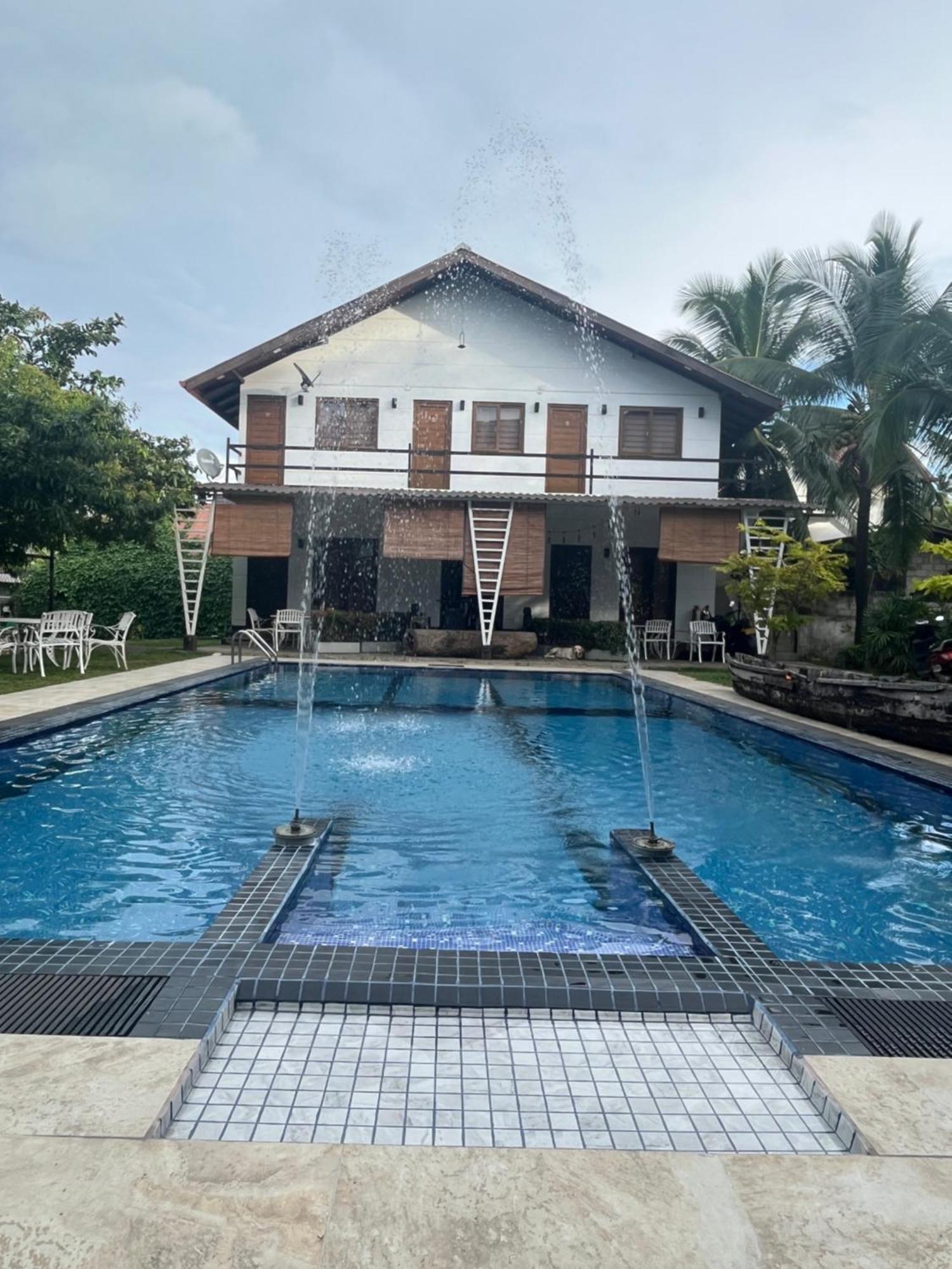Royal Crown Residency Hotel Talawatugoda Exterior photo
